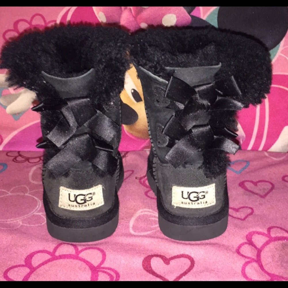SOLD SOLD !!! Black ugg boots  size 7 toddler